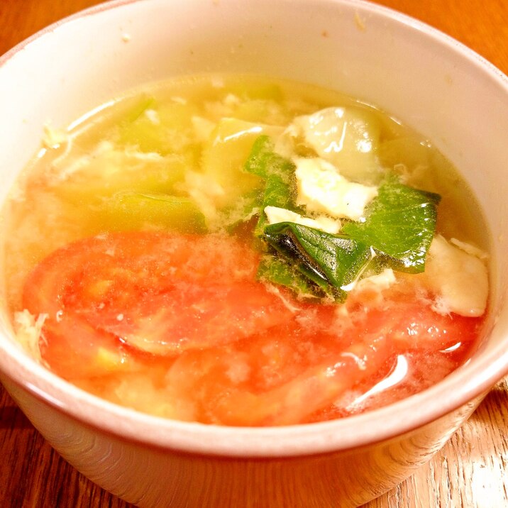 チンゲン菜とトマトの中華スープ